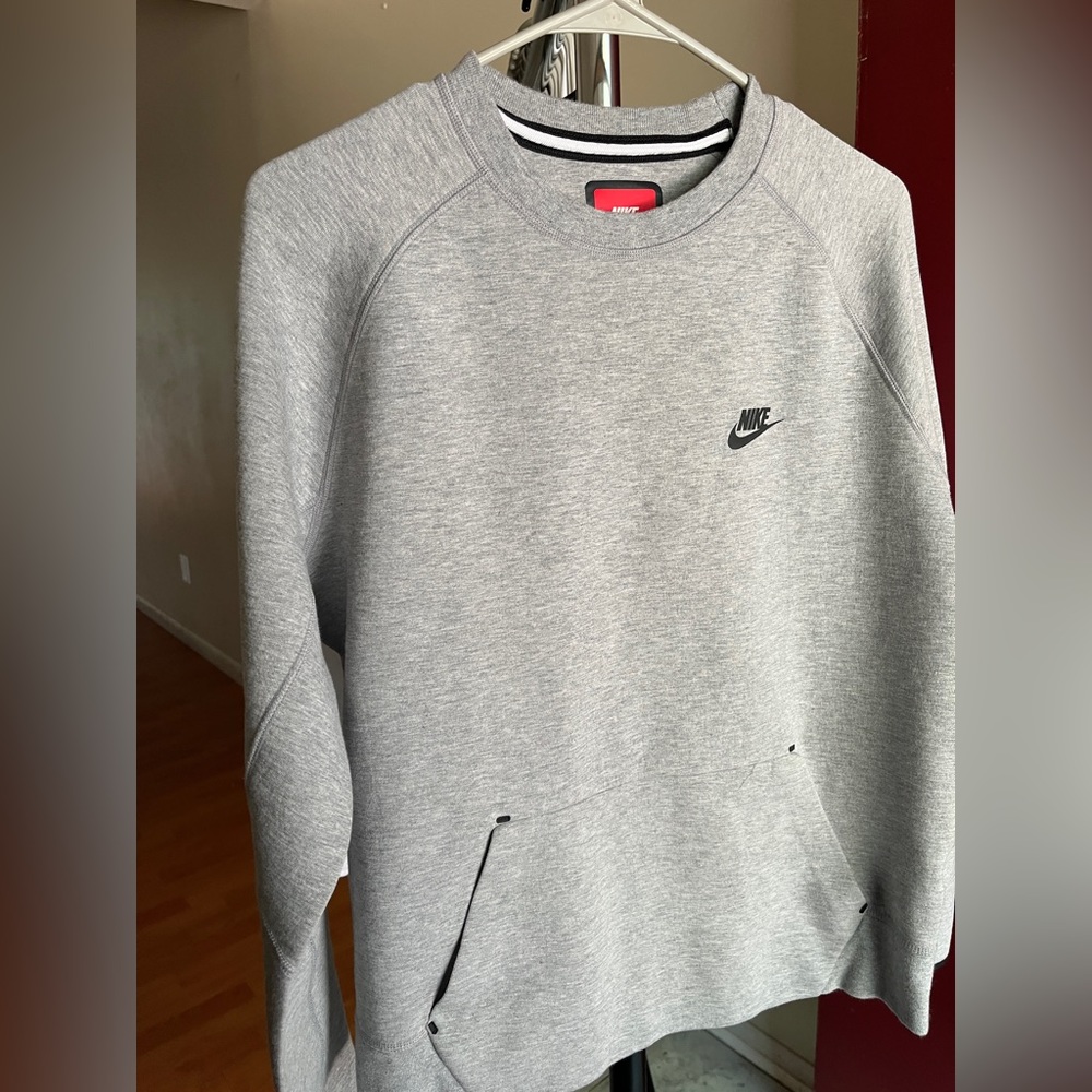NIKE pullover front pocket